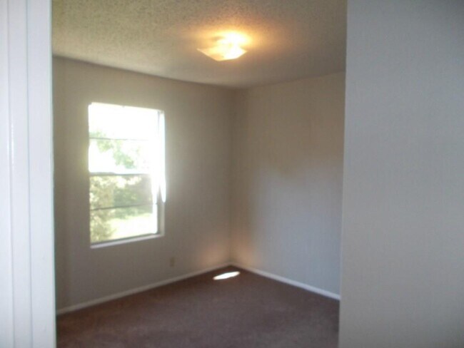 Building Photo - 8710 Piney Point Dr
