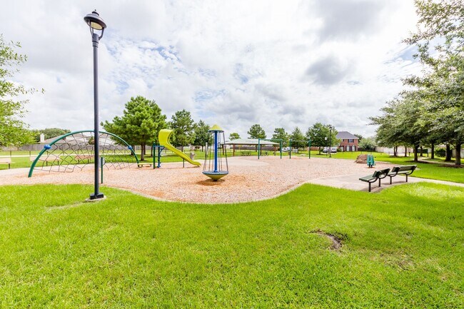 Building Photo - 7615 Greenwood Point Dr