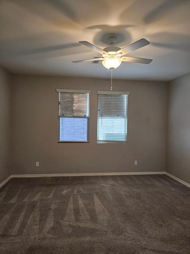 Building Photo - 15092 W Portland St