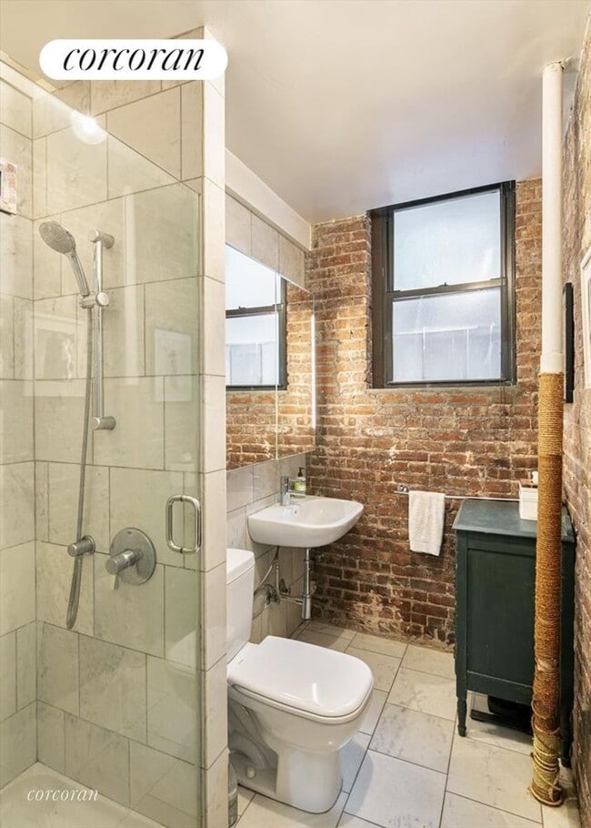 Building Photo - 257 W 12th St