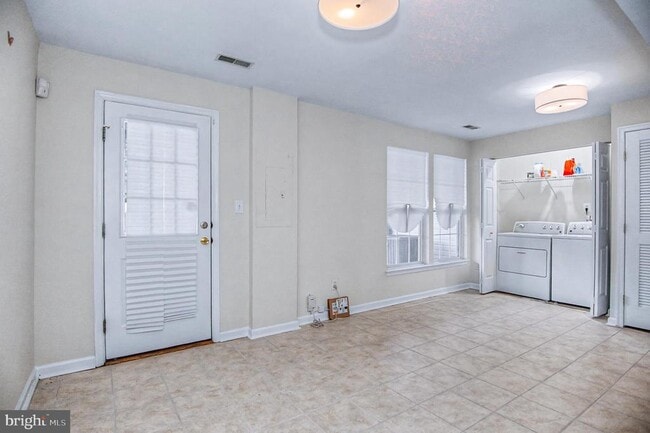 Building Photo - 10159 Elgin Way