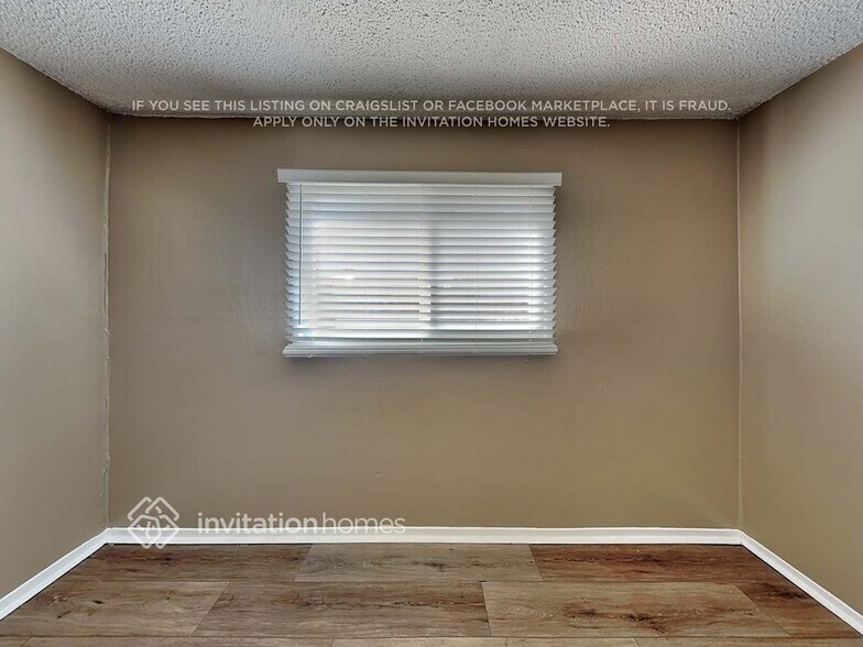 Building Photo - 10480 Hole Ave