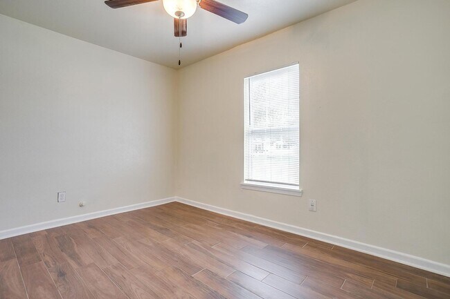 Building Photo - 3537 Half Moon Dr