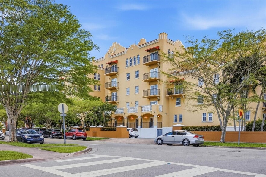 Building Photo - 1400 Salzedo St