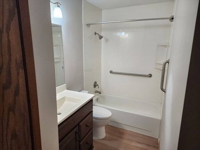 Building Photo - Three bedroom two bathroom house for rent