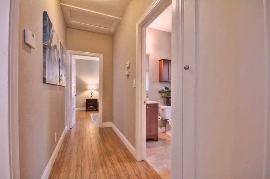 The hallway from room 1 to room 2 - 1912 E St