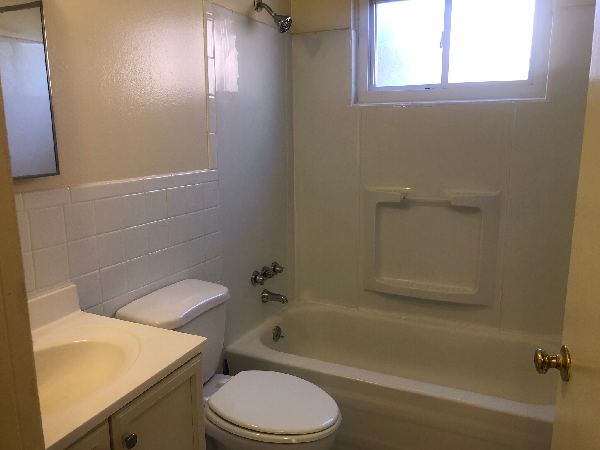 Building Photo - 1552 Hanover St