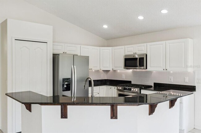 Building Photo - 13635 Waterhouse Way