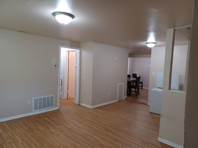 Building Photo - 1600 Breckenridge Dr