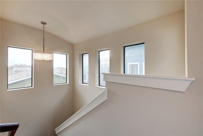 Building Photo - 1504 Lorraine Loop