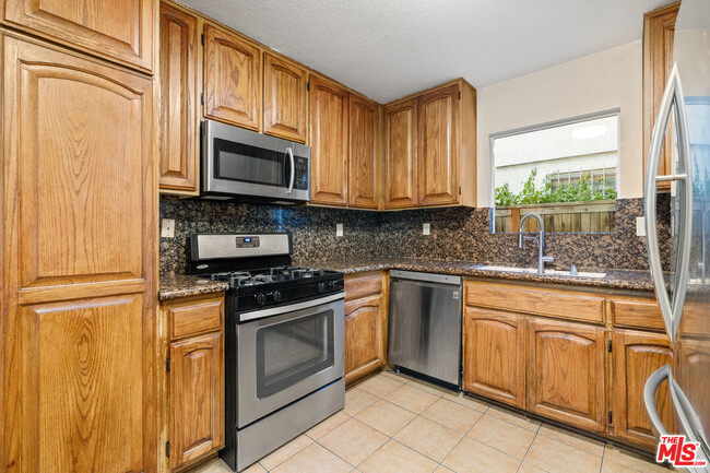 Building Photo - 9155 Cedros Ave