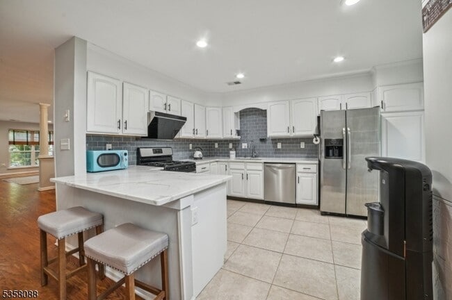 Building Photo - 46 Mayflower Dr