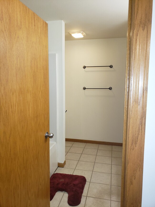 Building Photo - 2267 S Syene Rd