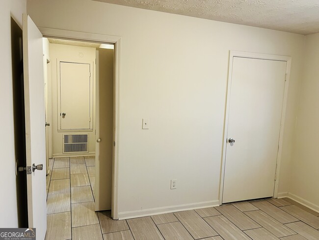 Building Photo - 4120 Midway Rd