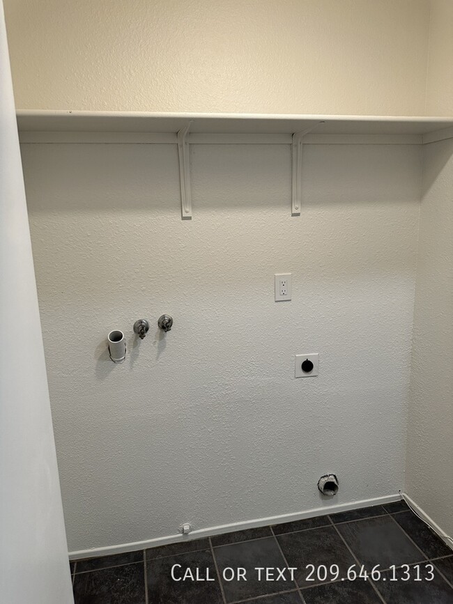 Building Photo - 541 San Vincente Ct