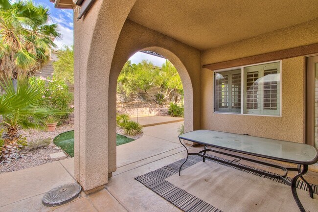 Building Photo - Summerlin Home with downstairs Bed/Bath & Large Patio with Courtyard!