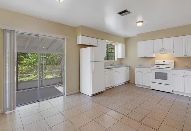 Building Photo - 2/2 w/ office & Flex Space Lakewood Park Home!