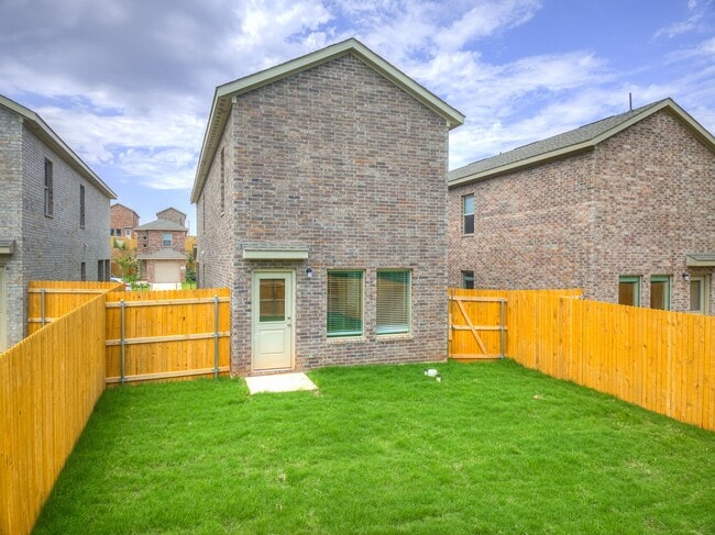Building Photo - Brand New Home + Edmond Schools + 4 bedroo...