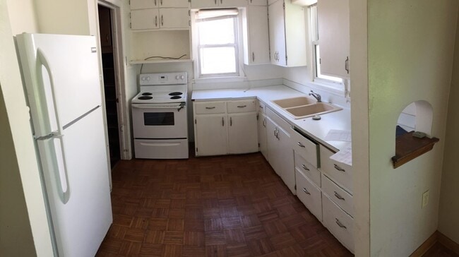 Building Photo - 2303 Main St