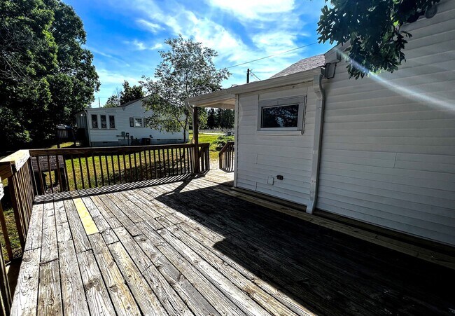 Building Photo - Walnut Cove Country Living with 2 Bedrooms, 1 Bath & Huge Bonus Space