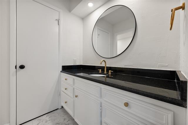 Building Photo - 701 Rocky Canyon Rd