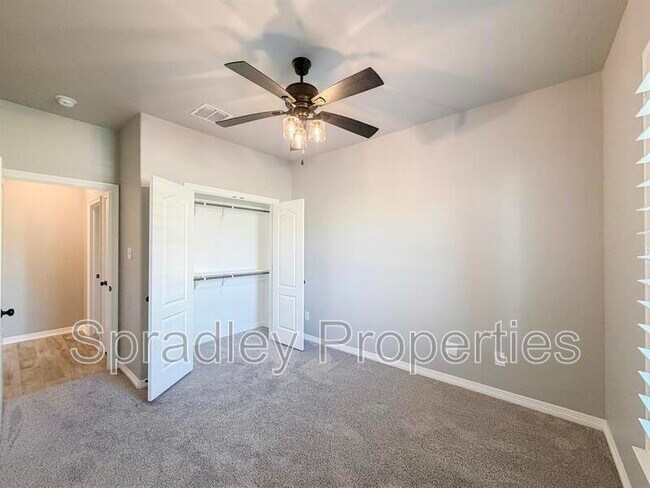 Building Photo - 6125 Modena Dr