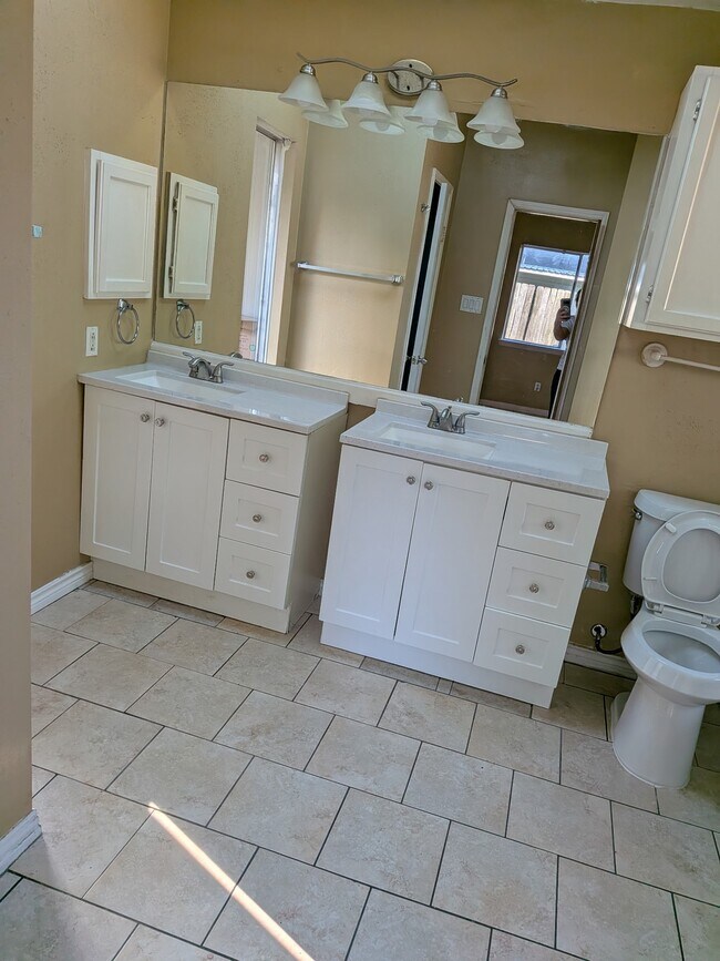 Building Photo - 6826 Heather Hollow Dr