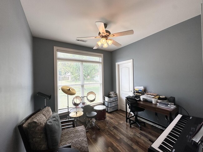 Building Photo - 3750 River Bend Dr