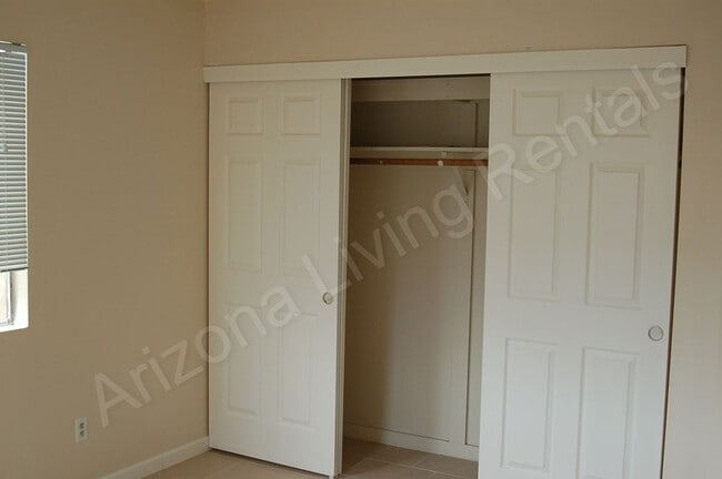 Building Photo - NORTHSIDE DUPLEX