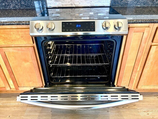 Building Photo - 3 bedroom 2 bath modern style home minutes from Centerton Main!!