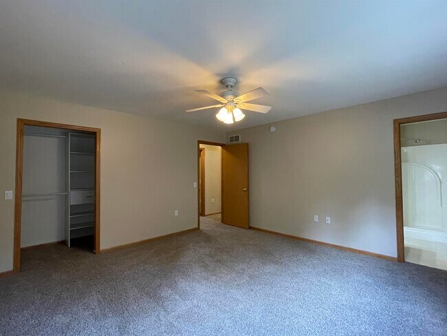 Building Photo - 6442 Urich Terrace