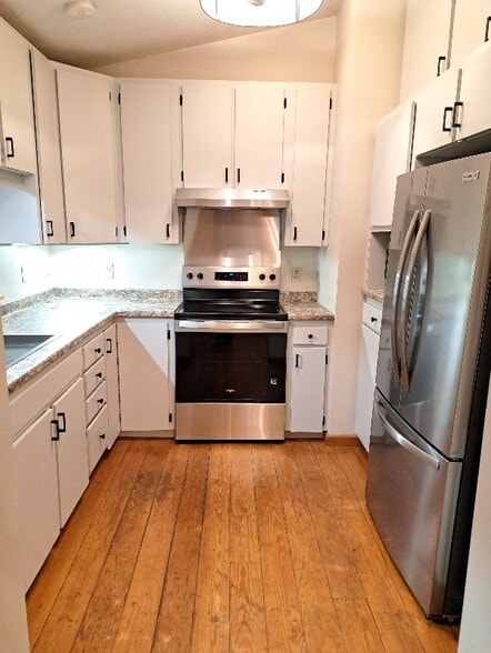 Building Photo - 550 Kinross Dr