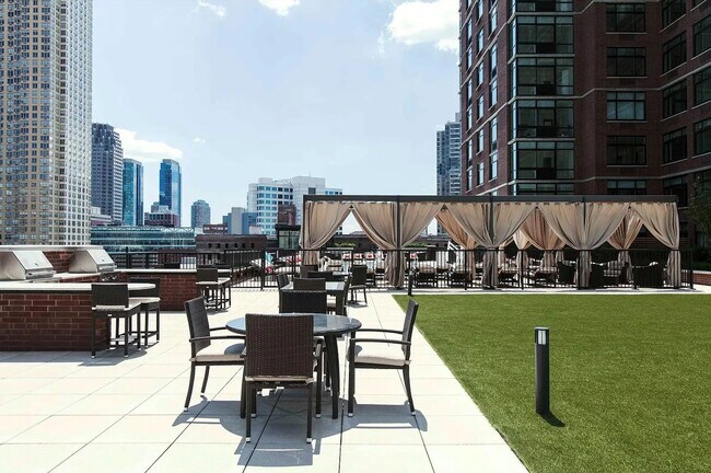 Building Photo - 110 1st St