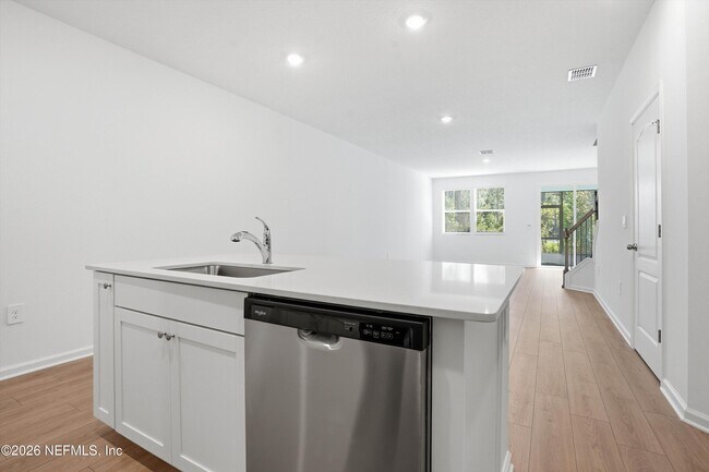 Building Photo - 32 Pasadena Dr