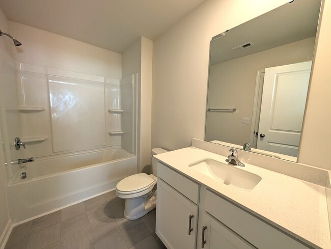 Building Photo - 1664 Hallview Ct