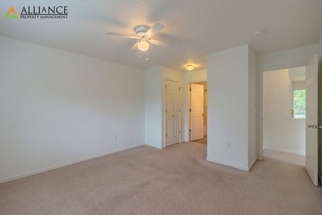 Building Photo - Balcony & Walkout Basement!