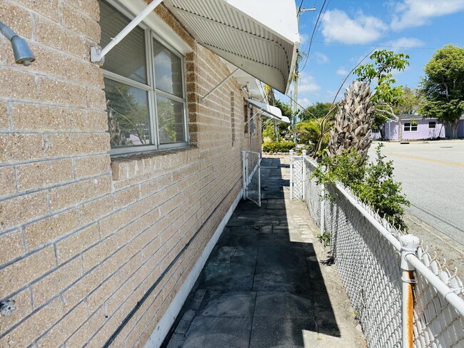 Building Photo - 1330 N J Terrace