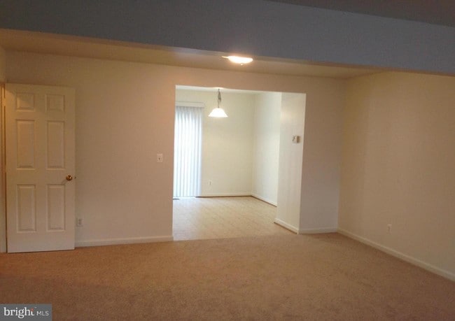 Building Photo - 305 Independence Dr