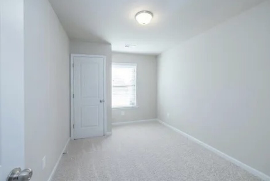 Building Photo - 275 Turtle Creek Dr