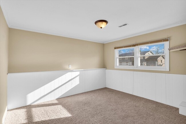 Building Photo - Spacious 4-Bedroom Home with Fenced Yard a...