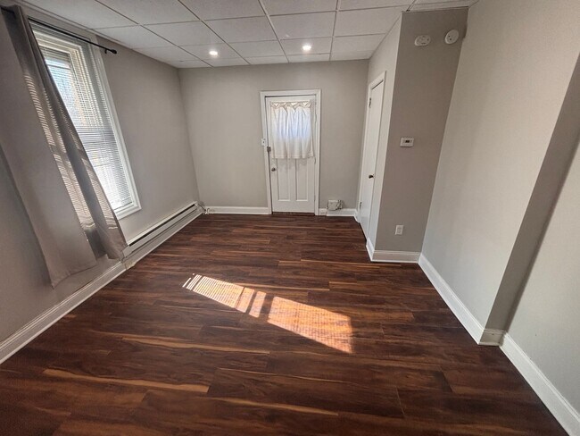 Building Photo - 801 E Hector St