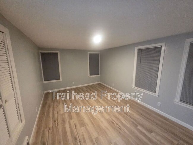 Building Photo - 618 NE 43rd St