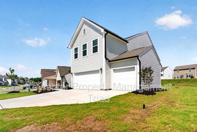 Building Photo - 3012 Highlander Pt