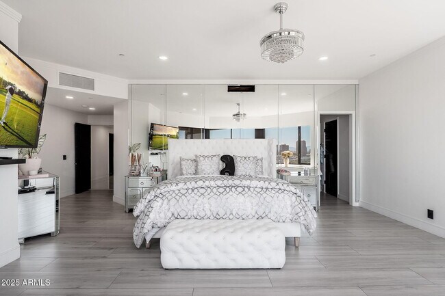 Building Photo - 1040 E Osborn Rd