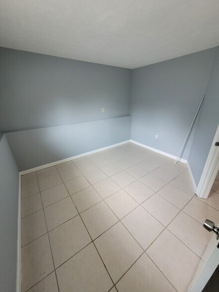 Building Photo - 4502 Paxton Dr S