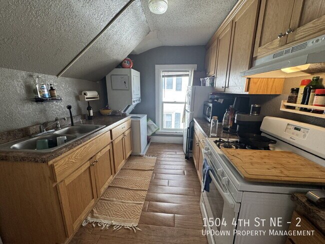 Building Photo - 1504 4th St NE