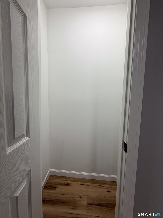 Building Photo - 228 Holly St