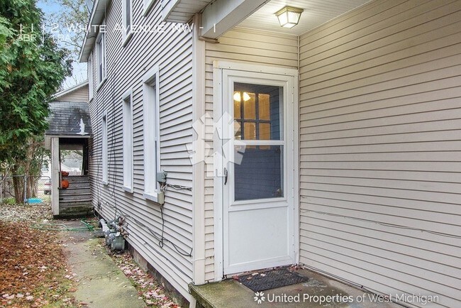 Building Photo - 1112 White Ave NW