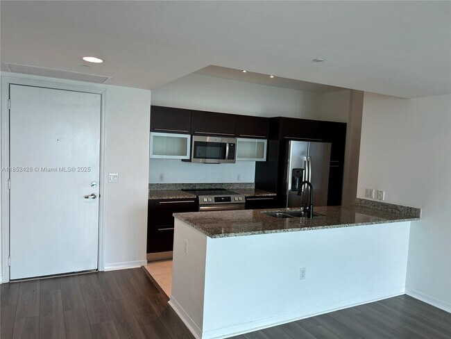 Building Photo - 951 Brickell Ave