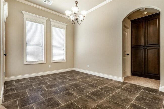 Building Photo - 4104 SE 38th St